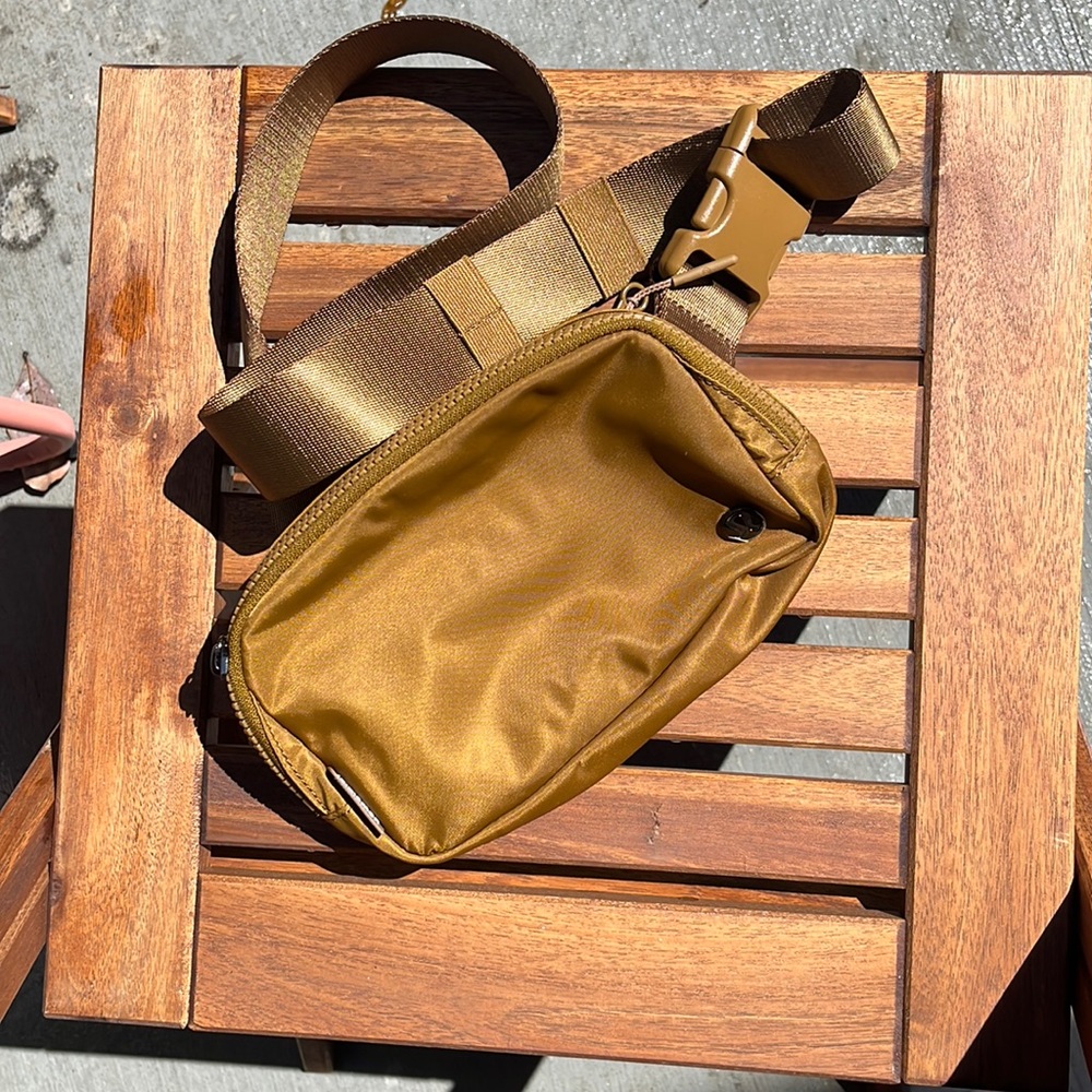 Lululemon Everywhere Belt Bag